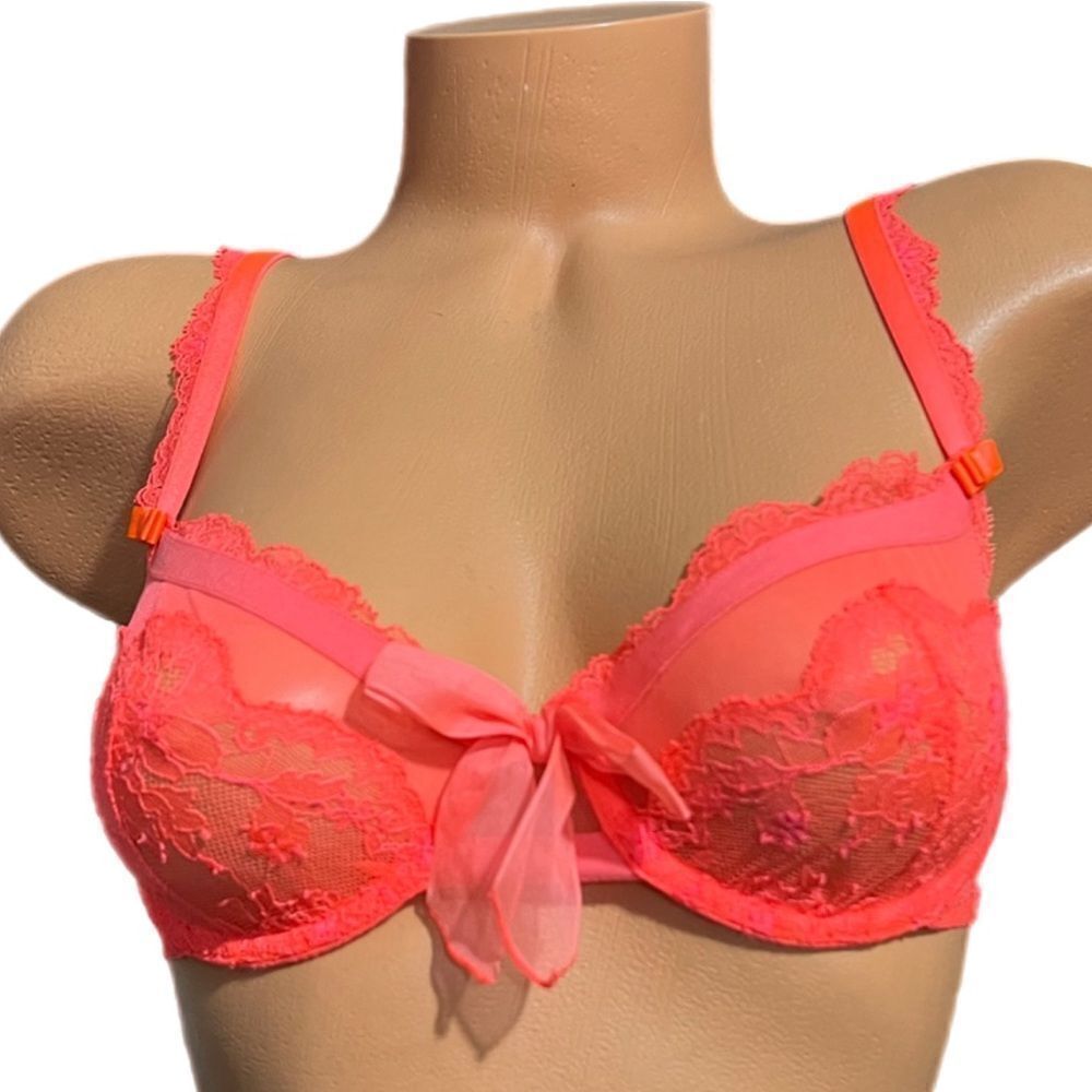 Victoria’s Secret Designer Collection unlined demi floral lace / mesh bow bra